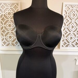 Sleek Black Strapless Bra